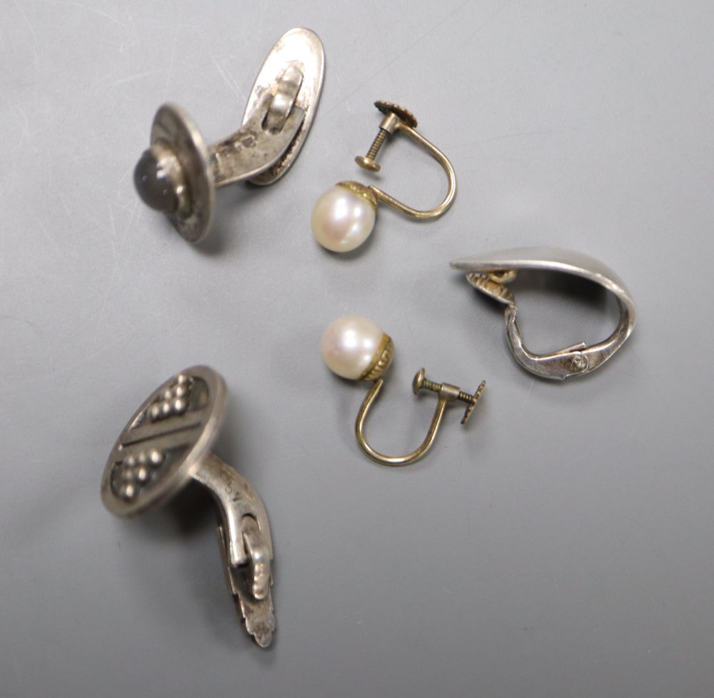 Two Georg Jensen sterling cufflinks, a similar ear clip and a pair of cultured pearl earrings.